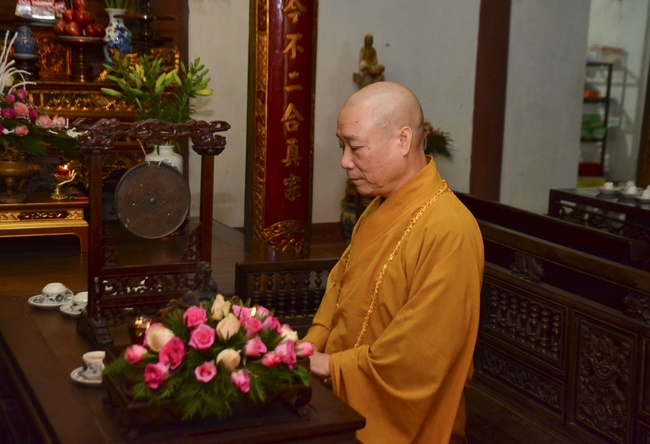 The rite casting Great bell at Tay Khanh pagoda