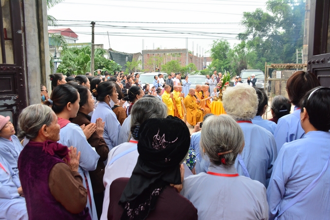 The rite casting Great bell at Tay Khanh pagoda