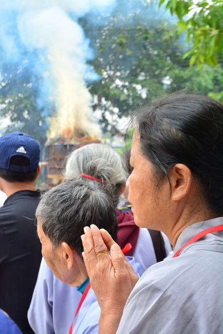 The rite casting Great bell at Tay Khanh pagoda