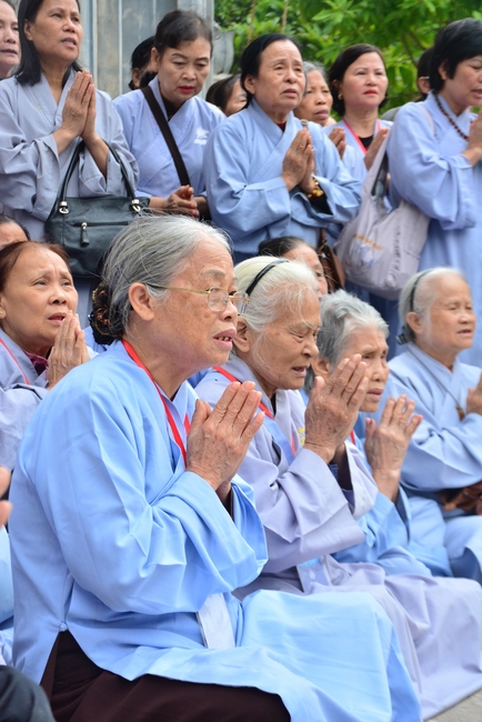 The rite casting Great bell at Tay Khanh pagoda