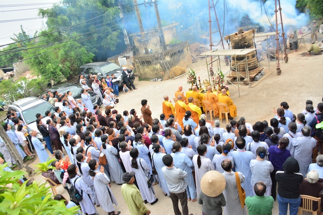 The rite casting Great bell at Tay Khanh pagoda
