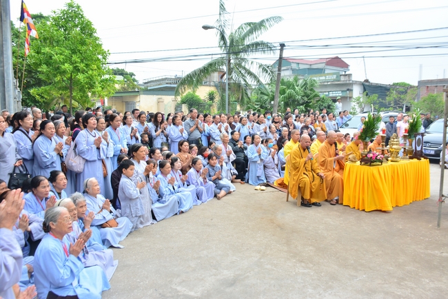 The rite casting Great bell at Tay Khanh pagoda