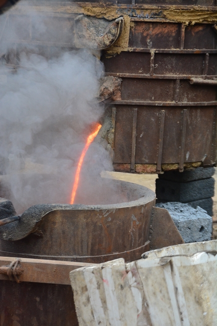 The rite casting Great bell at Tay Khanh pagoda