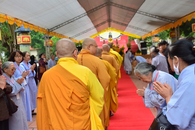 The rite casting Great bell at Tay Khanh pagoda