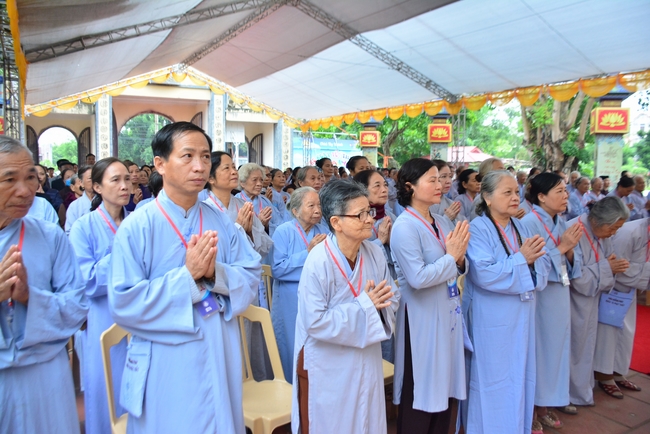The rite casting Great bell at Tay Khanh pagoda