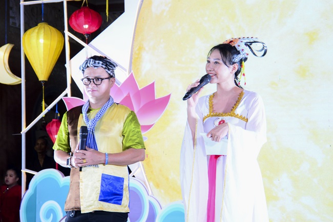 The show Mid-Autumn Festival Welcoming the Full Moon at the Pagoda