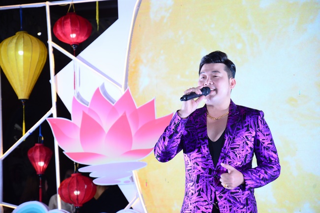 The show Mid-Autumn Festival Welcoming the Full Moon at the Pagoda