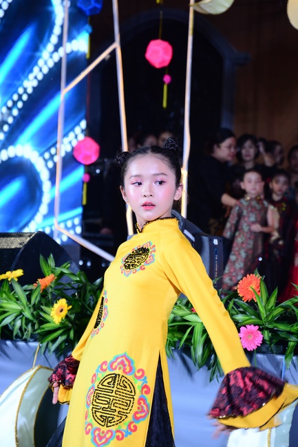 The show Mid-Autumn Festival Welcoming the Full Moon at the Pagoda