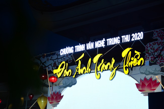 The show Mid-Autumn Festival Welcoming the Full Moon at the Pagoda