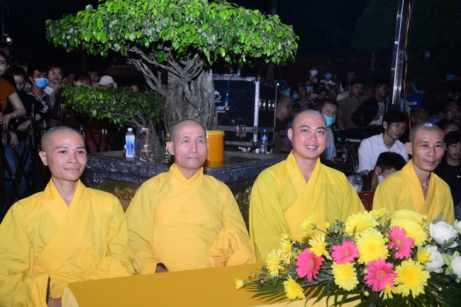 The show Mid-Autumn Festival Welcoming the Full Moon at the Pagoda