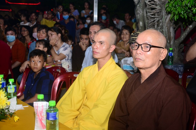 The show Mid-Autumn Festival Welcoming the Full Moon at the Pagoda