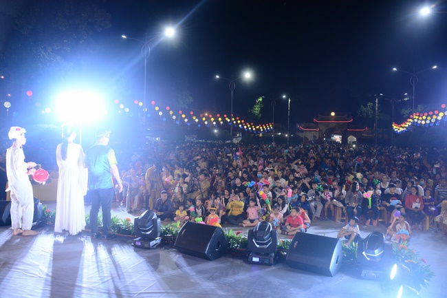 The show Mid-Autumn Festival Welcoming the Full Moon at the Pagoda