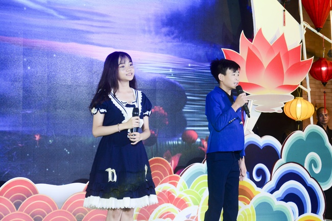 The show Mid-Autumn Festival Welcoming the Full Moon at the Pagoda