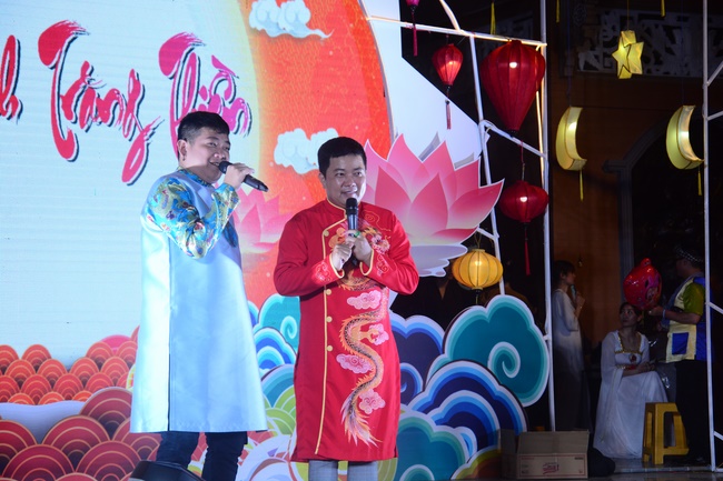 The show Mid-Autumn Festival Welcoming the Full Moon at the Pagoda