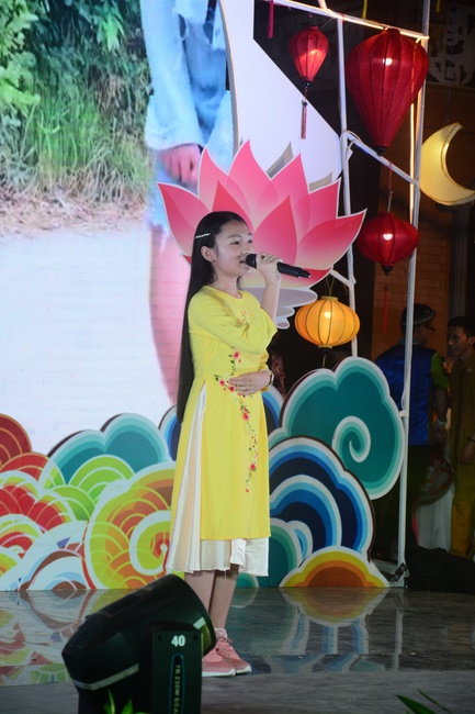 The show Mid-Autumn Festival Welcoming the Full Moon at the Pagoda