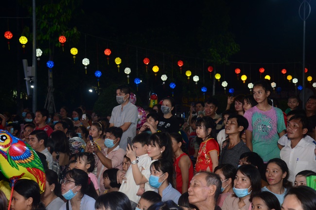 The show Mid-Autumn Festival Welcoming the Full Moon at the Pagoda