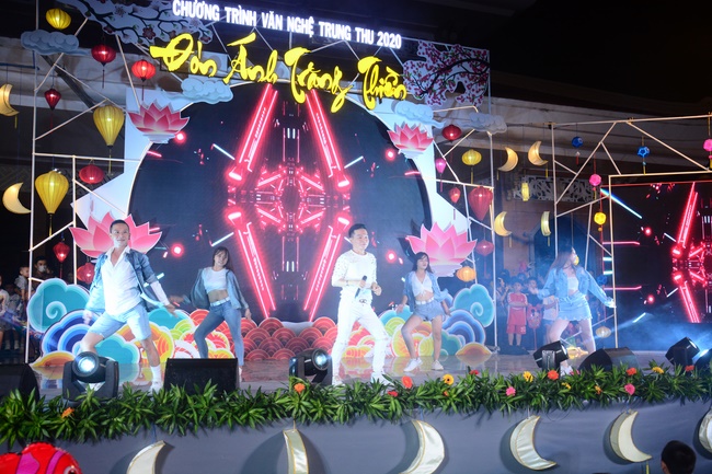 The show Mid-Autumn Festival Welcoming the Full Moon at the Pagoda