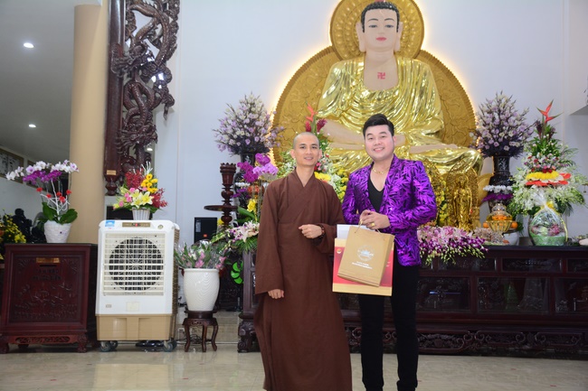 The show Mid-Autumn Festival Welcoming the Full Moon at the Pagoda