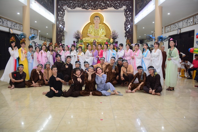 The show Mid-Autumn Festival Welcoming the Full Moon at the Pagoda