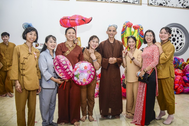 The show Mid-Autumn Festival Welcoming the Full Moon at the Pagoda