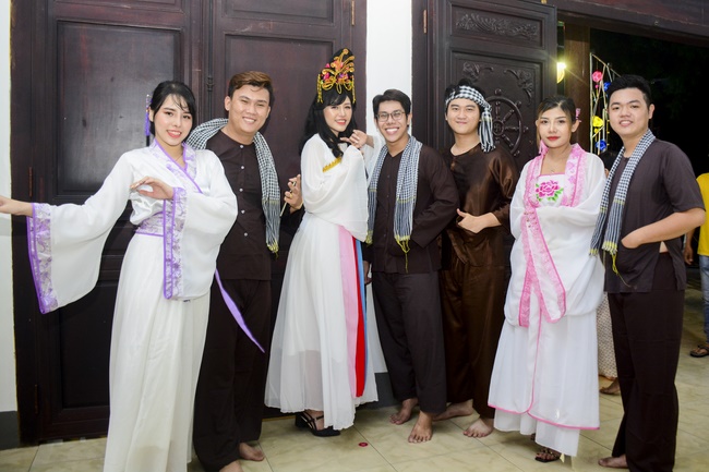 The show Mid-Autumn Festival Welcoming the Full Moon at the Pagoda