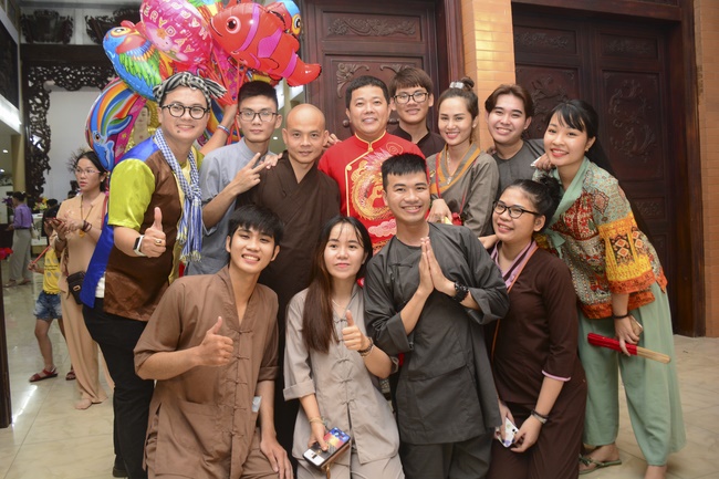 The show Mid-Autumn Festival Welcoming the Full Moon at the Pagoda