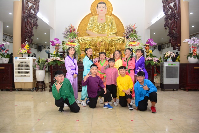 The show Mid-Autumn Festival Welcoming the Full Moon at the Pagoda