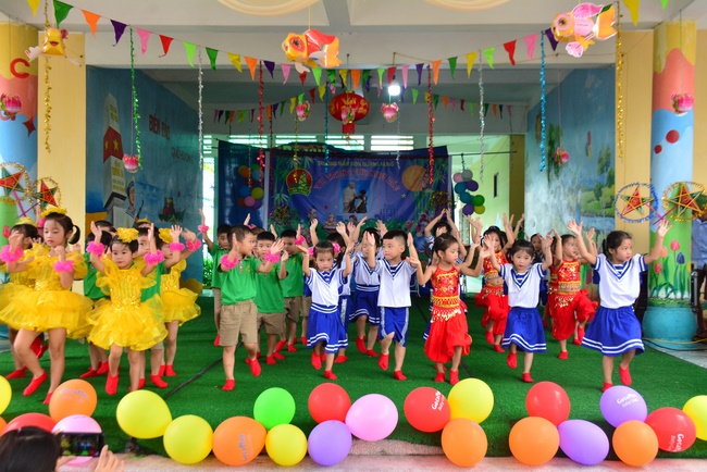 Mid-Autumn Festival at Tay Khanh Pagoda, Thai Binh