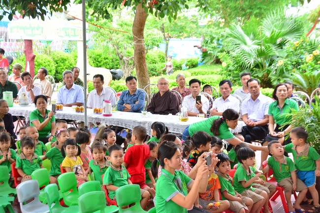 Mid-Autumn Festival at Tay Khanh Pagoda, Thai Binh