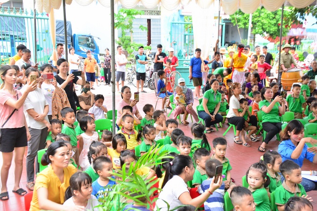 Mid-Autumn Festival at Tay Khanh Pagoda, Thai Binh