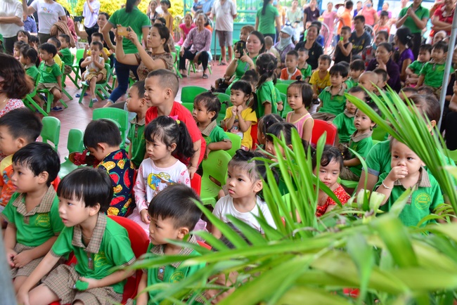 Mid-Autumn Festival at Tay Khanh Pagoda, Thai Binh