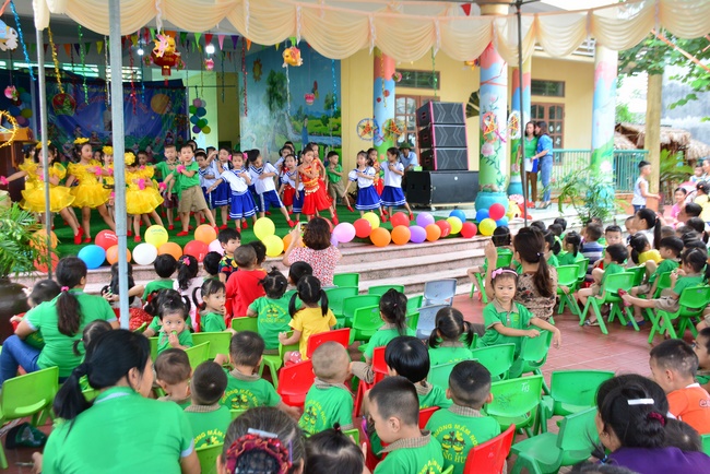 Mid-Autumn Festival at Tay Khanh Pagoda, Thai Binh