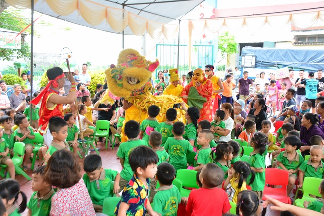 Mid-Autumn Festival at Tay Khanh Pagoda, Thai Binh