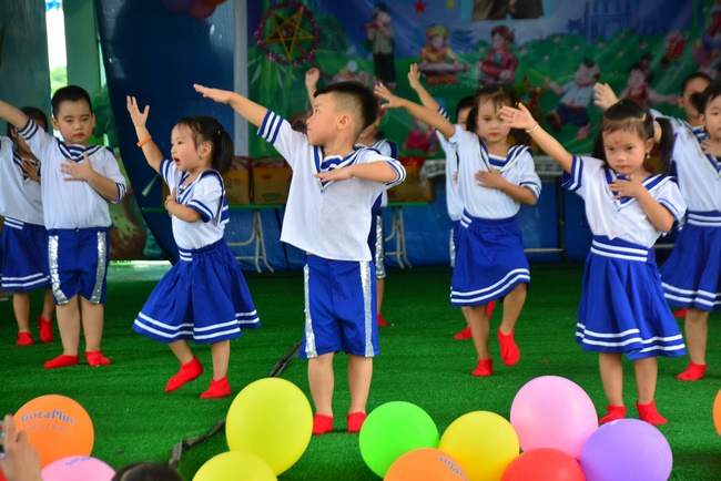 Mid-Autumn Festival at Tay Khanh Pagoda, Thai Binh
