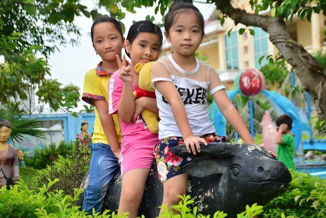 Mid-Autumn Festival at Tay Khanh Pagoda, Thai Binh