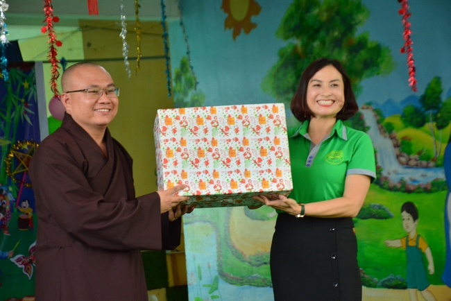 Mid-Autumn Festival at Tay Khanh Pagoda, Thai Binh