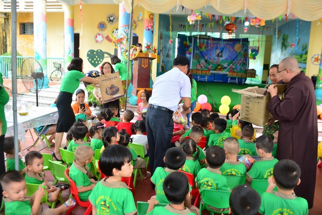 Mid-Autumn Festival at Tay Khanh Pagoda, Thai Binh
