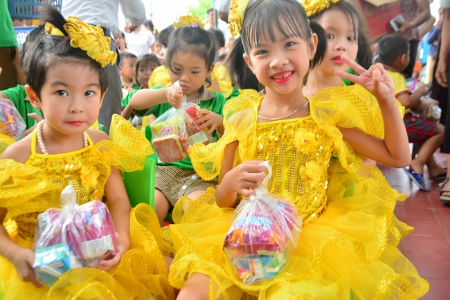Mid-Autumn Festival at Tay Khanh Pagoda, Thai Binh