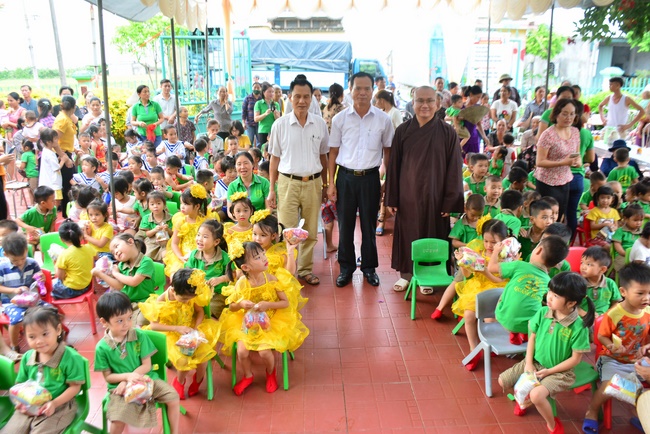 Mid-Autumn Festival at Tay Khanh Pagoda, Thai Binh