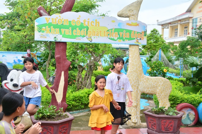 Mid-Autumn Festival at Tay Khanh Pagoda, Thai Binh