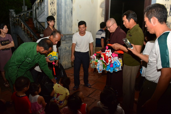 Mid-Autumn Festival at Tay Khanh Pagoda, Thai Binh