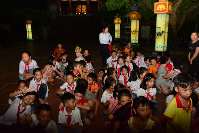 Mid-Autumn Festival at Tay Khanh Pagoda, Thai Binh