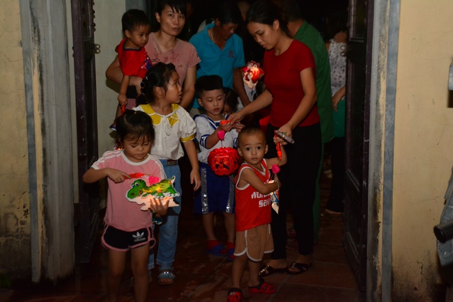 Mid-Autumn Festival at Tay Khanh Pagoda, Thai Binh