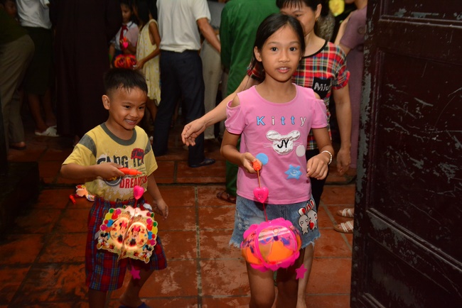 Mid-Autumn Festival at Tay Khanh Pagoda, Thai Binh