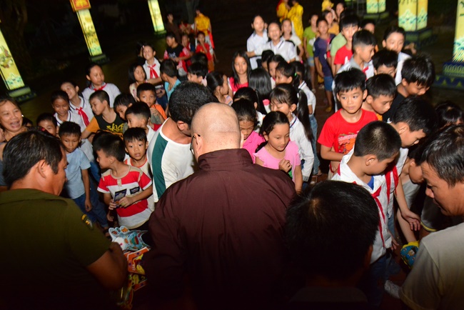 Mid-Autumn Festival at Tay Khanh Pagoda, Thai Binh