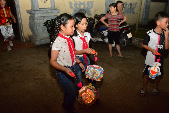Mid-Autumn Festival at Tay Khanh Pagoda, Thai Binh