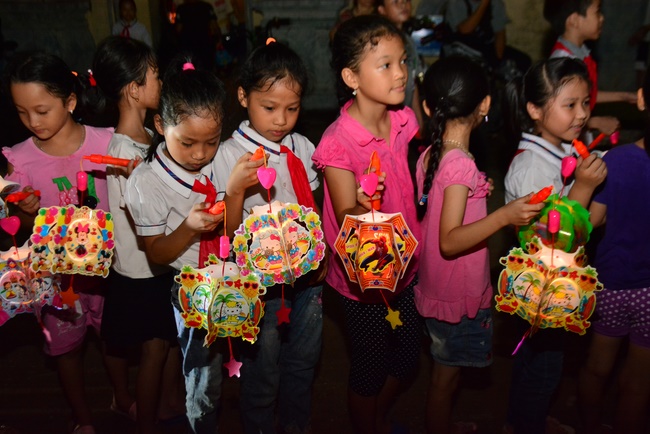 Mid-Autumn Festival at Tay Khanh Pagoda, Thai Binh