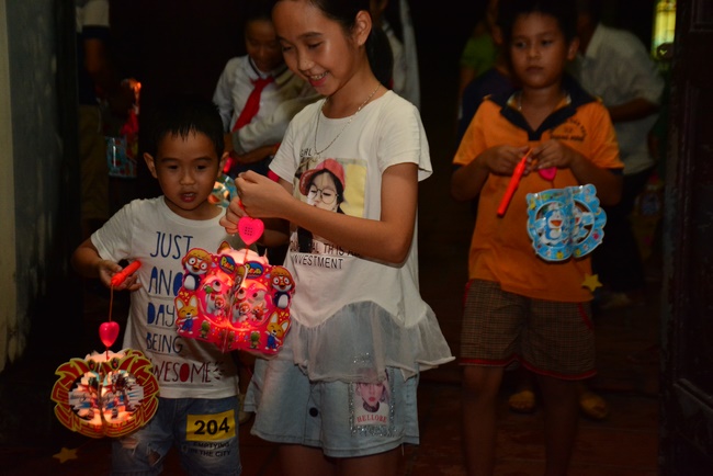 Mid-Autumn Festival at Tay Khanh Pagoda, Thai Binh