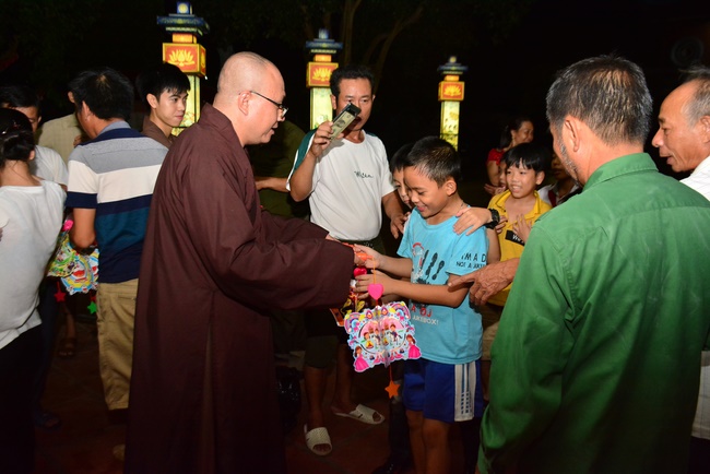 Mid-Autumn Festival at Tay Khanh Pagoda, Thai Binh