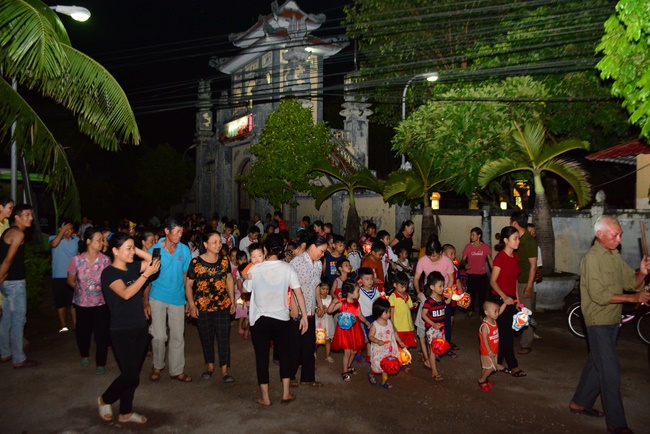 Mid-Autumn Festival at Tay Khanh Pagoda, Thai Binh